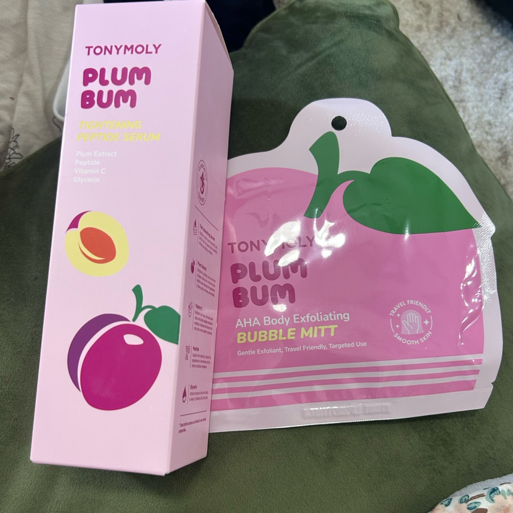 TONYMOLY Plum Bum Exfoliating Mitt BNWT
